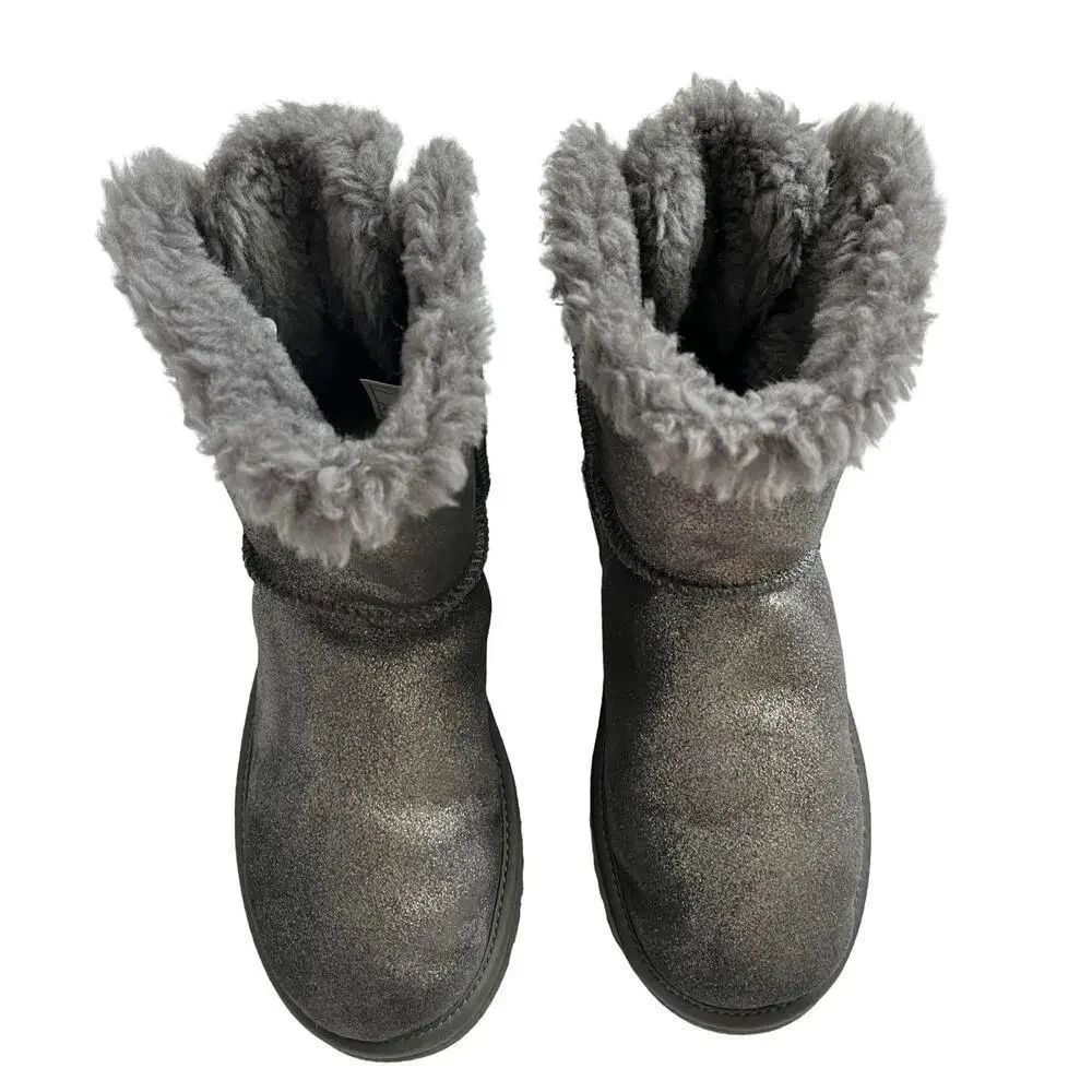 UGG features twin